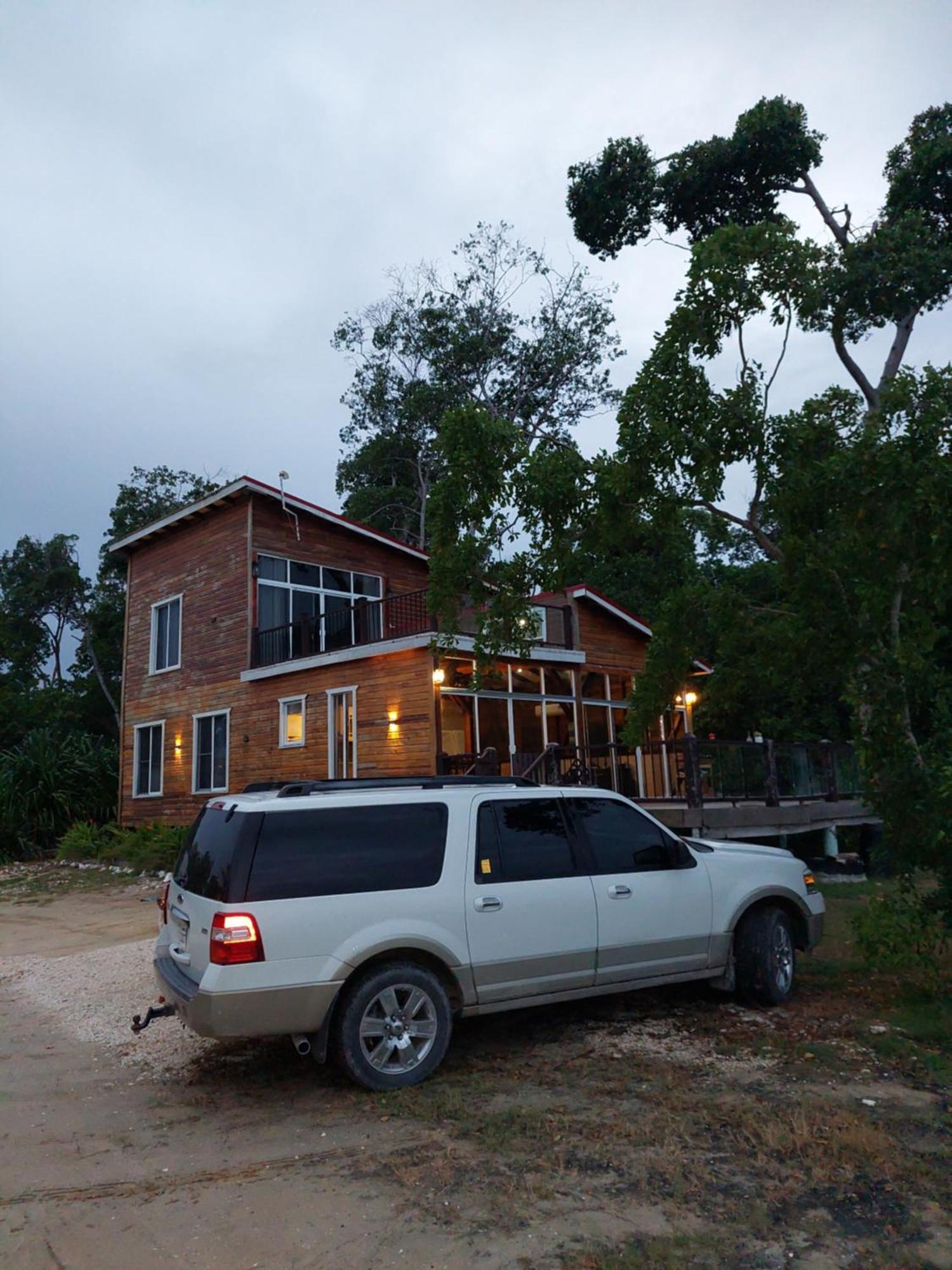 Seaside Chateau Resort Belize City Zewnętrze zdjęcie
