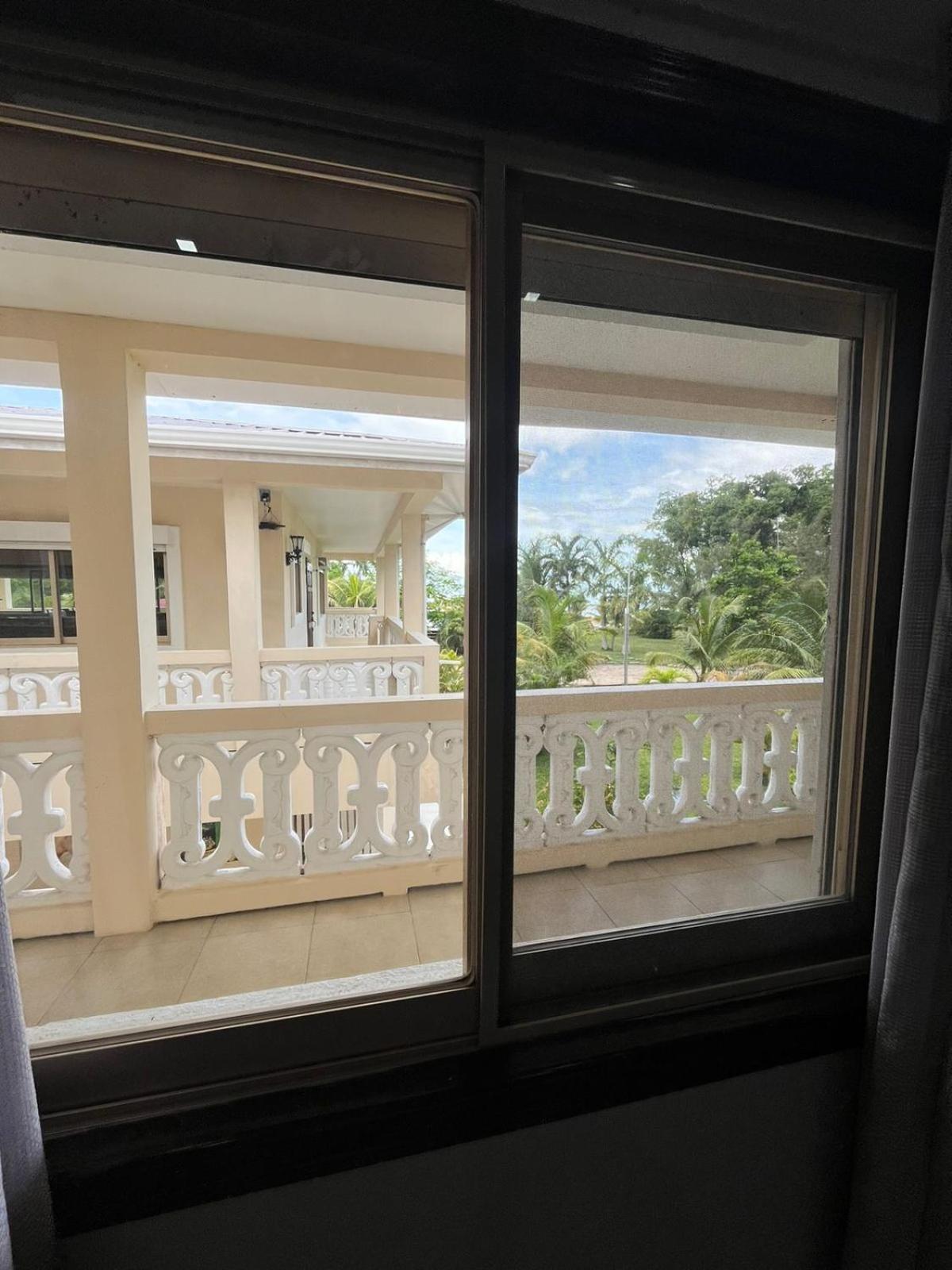 Seaside Chateau Resort Belize City Zewnętrze zdjęcie