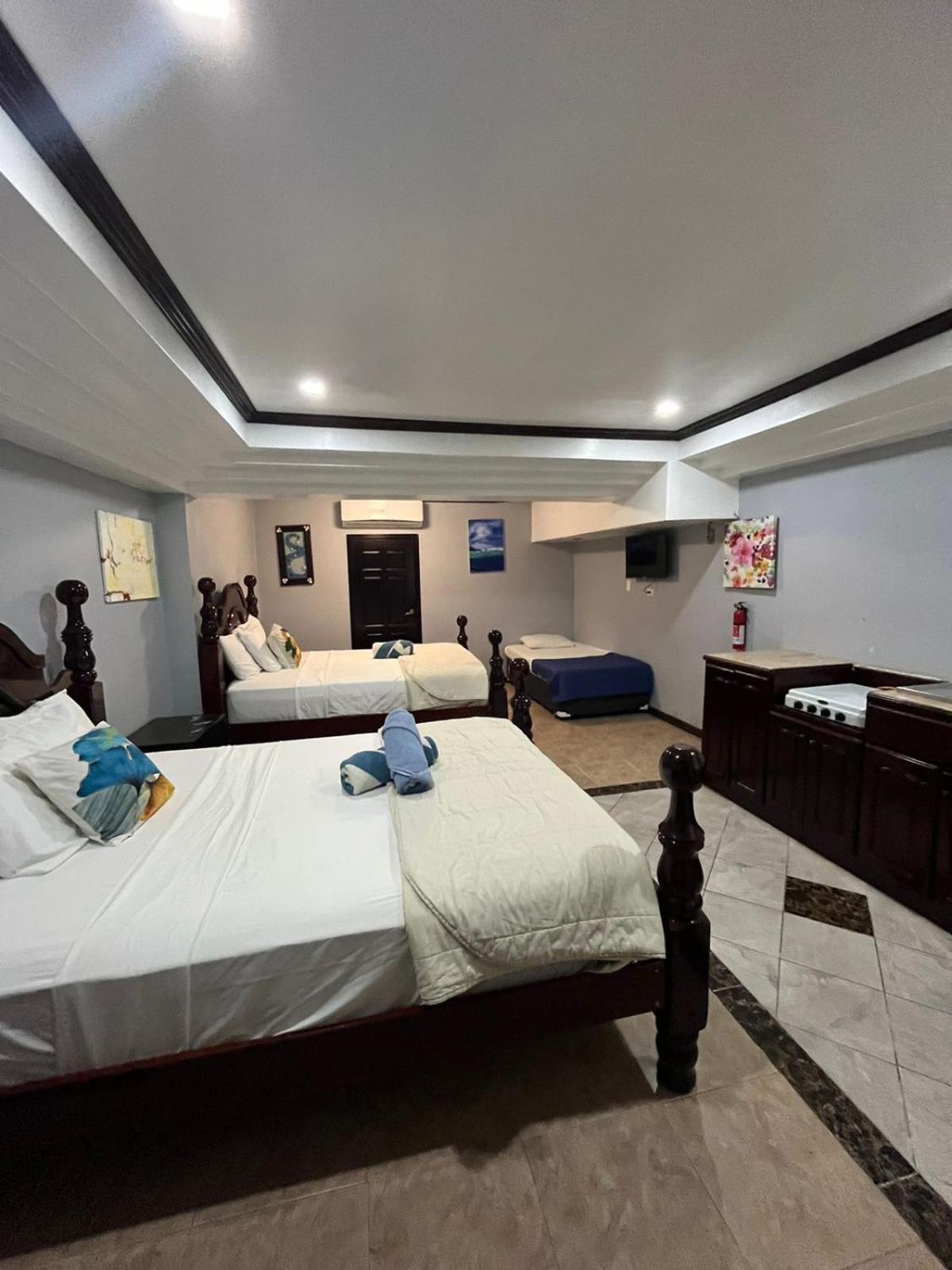 Seaside Chateau Resort Belize City Zewnętrze zdjęcie