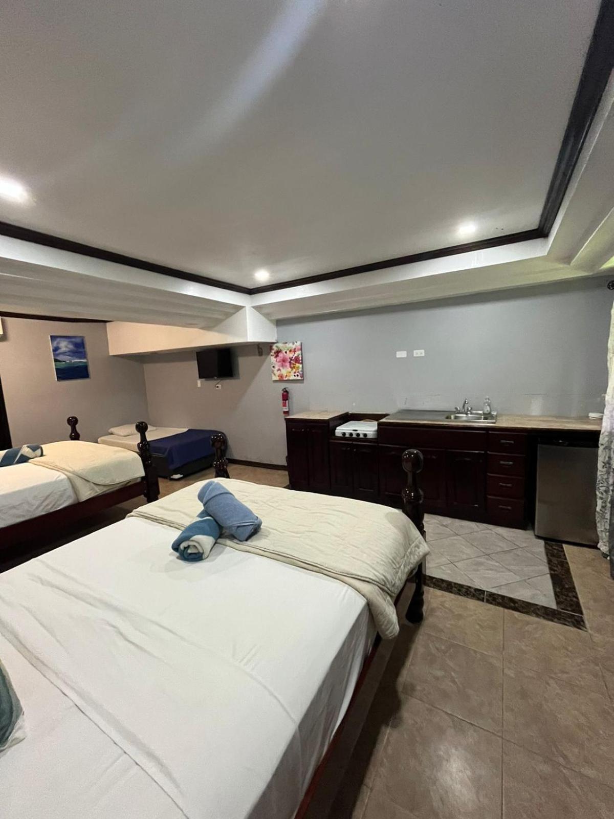 Seaside Chateau Resort Belize City Zewnętrze zdjęcie